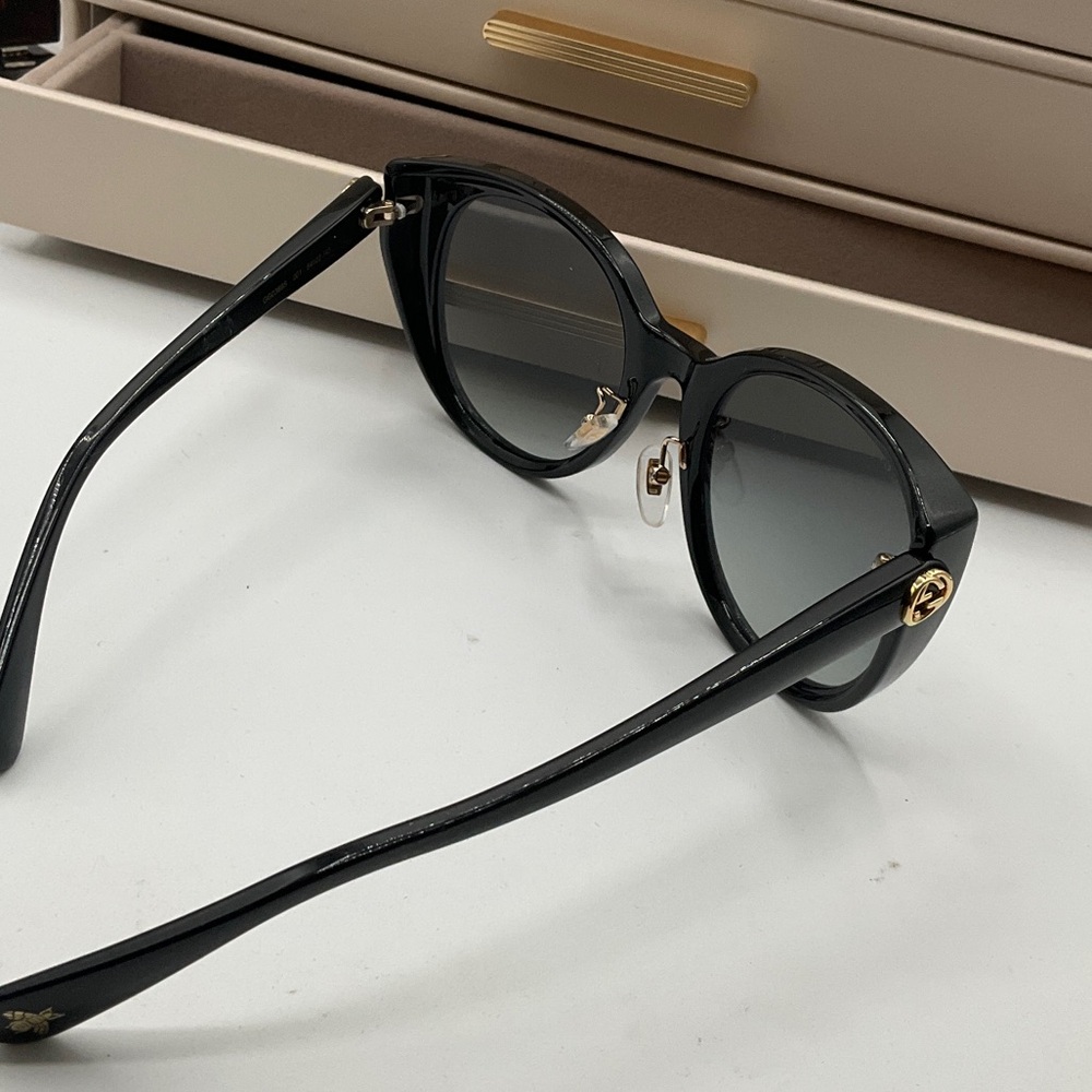 Gucci Black Oversized Sunglasses - Picture 7 of 10